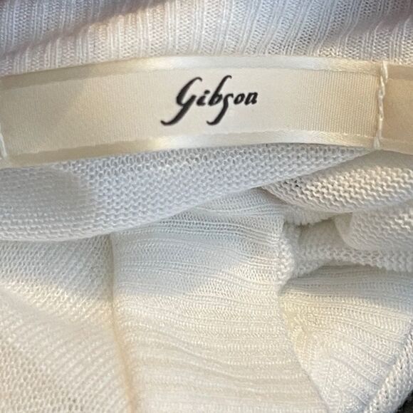 Gibson V-Neck Top White - Picture 9 of 9